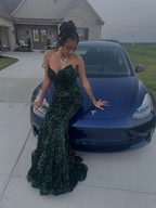 Vestido de fiesta de sirena con lentejuelas y escote palabra de honor verde Y6511