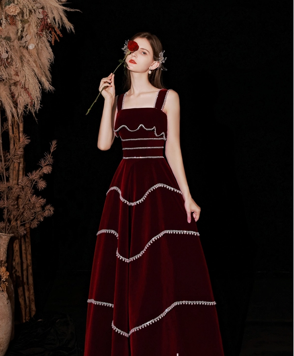 Elegante vestido de noche de terciopelo rojo con corte en A Y4511