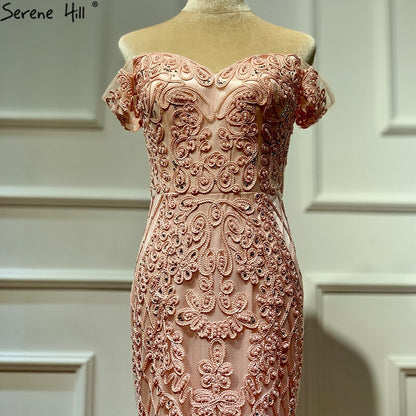 Foto real: Vestidos de noche rosas sin mangas con perlas y diamantes, corte sirena, hombros descubiertos, sexys, de encaje, LA60827