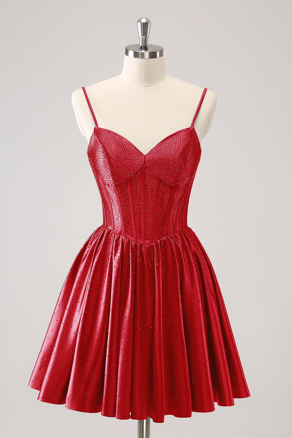 Vestido corto verde oscuro con tirantes finos, volantes y corsé para fiesta de bienvenida con cuentas