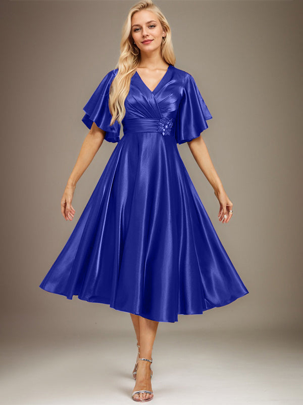 Vestido de madre de la novia de satén elástico con escote en V, largo hasta la rodilla, con cuentas y pliegues