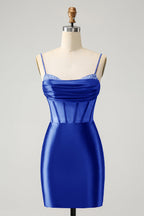 Vestido corto elegante de fiesta con corsé plisado y ajustado en color fucsia con cuentas
