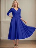 A-Linie V-Ausschnitt Wadenlanges Chiffon-Spitzenkleid für die Brautmutter mit Perlen und Pailletten 