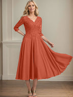A-Linie V-Ausschnitt Wadenlanges Chiffon-Spitzenkleid für die Brautmutter mit Perlen und Pailletten 