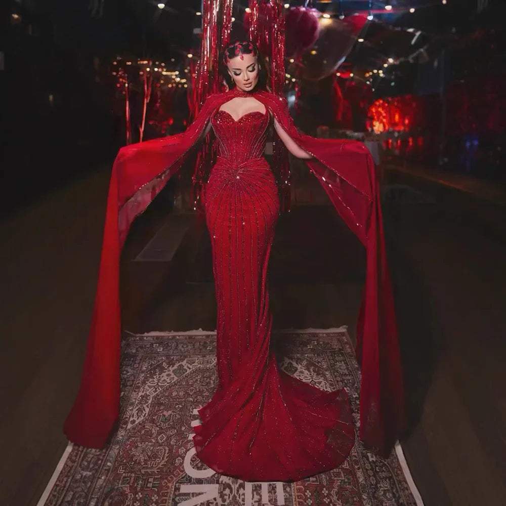 Rotes luxuriöses Abendkleid im Meerjungfrauenstil mit Perlen und Cape-Ärmeln LA72811A