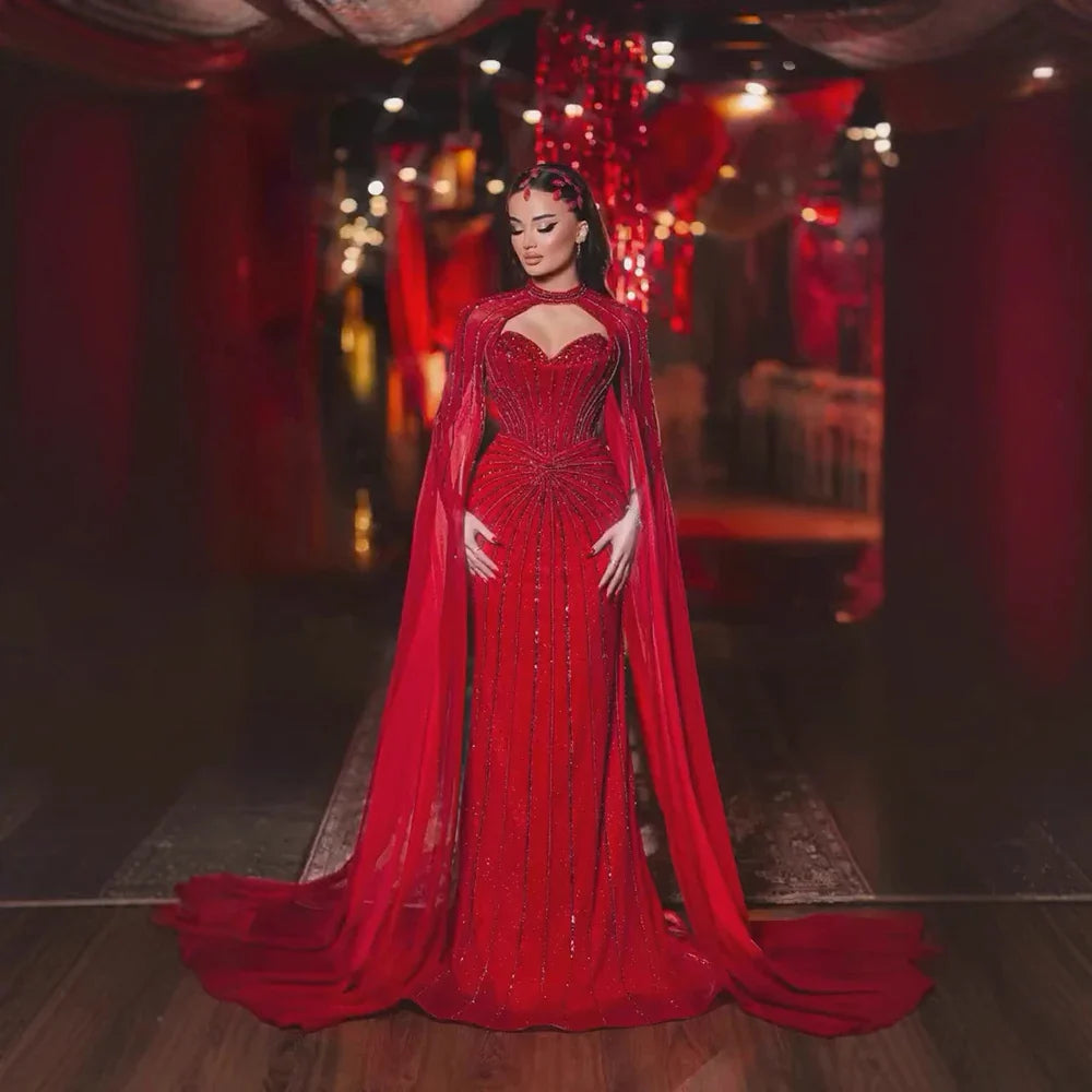 Rotes luxuriöses Abendkleid im Meerjungfrauenstil mit Perlen und Cape-Ärmeln LA72811A