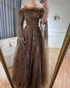 Schulterfreies, federbesetztes, braunes Abendkleid mit Cape-Ärmeln LA72401
