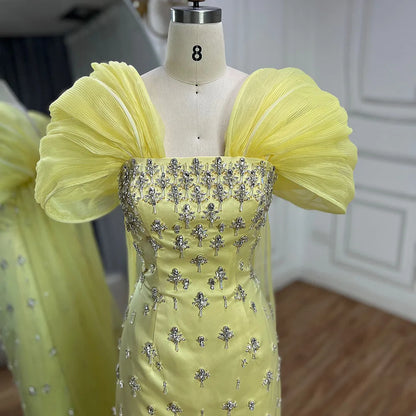 Luxuriöses gelbes Abendkleid mit Perlen und Cape LA72756