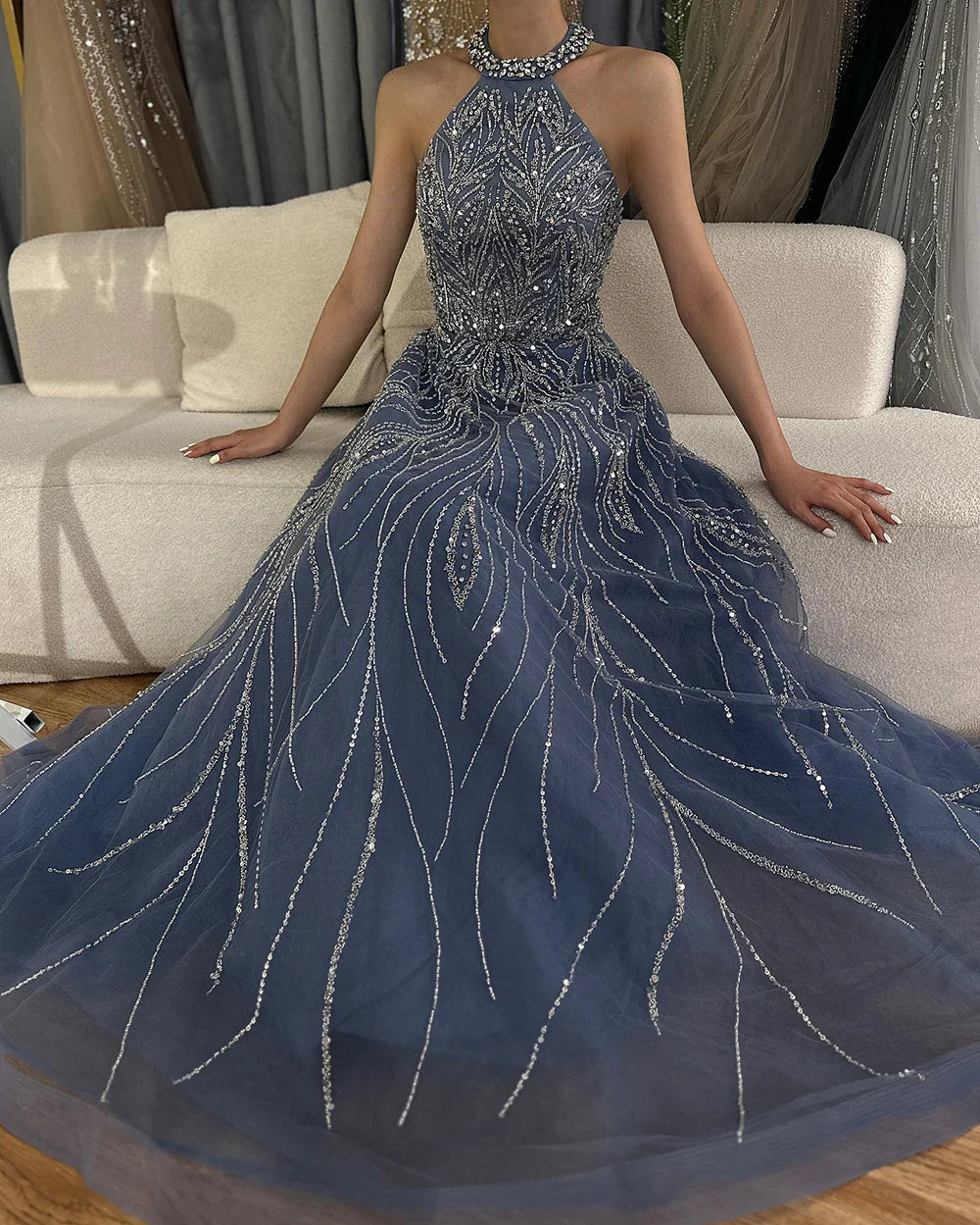 Elegante vestido de noche azul árabe de corte A con cuello halter, de lujo, estilo Dubái, para mujer, para fiesta de boda 2025 LA72302 