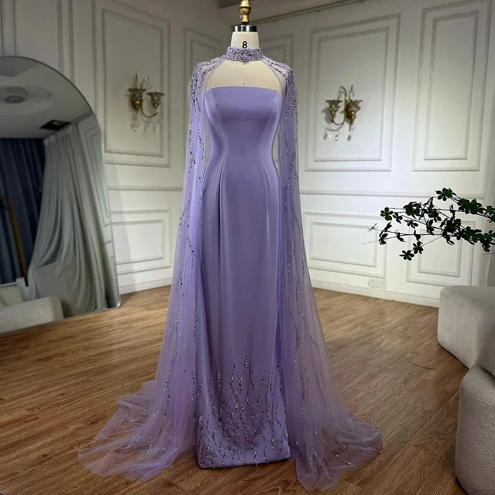 Vestido de noche lila sin tirantes con capa larga de cuentas LA72828