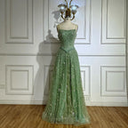Salbeigrünes A-Linien-Abendkleid mit Spaghettiträgern und Perlenbesatz LA72805 
