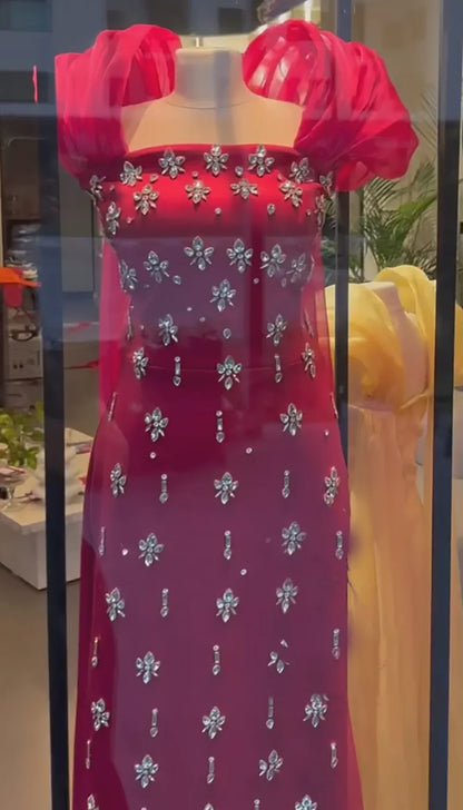 Luxuriöses gelbes Abendkleid mit Perlen und Cape LA72756