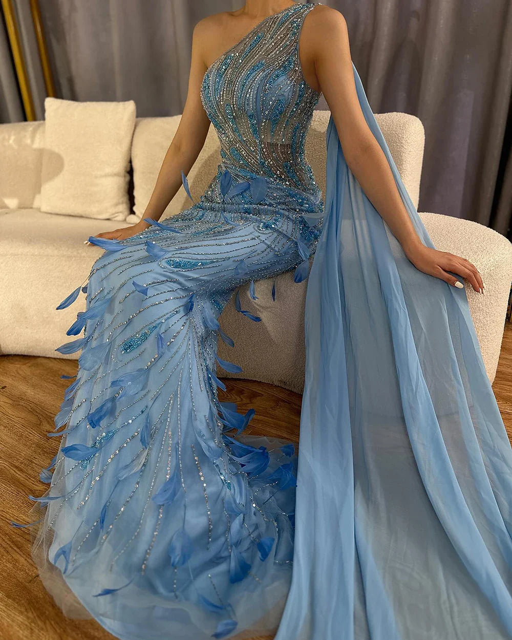 2025 Arabic Green One Shoulder Beaded Feathers Luxury Evening Gowns with Side Cape Shawl for Women's Party LA72698