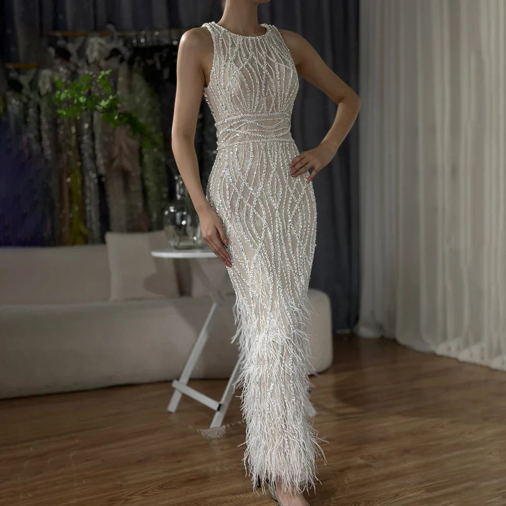 Elegante vestido de noche midi con plumas en blanco y negro LA72076
