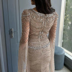 Vestido de noche de lujo color caramelo con cuentas y mangas estilo capa LA72604