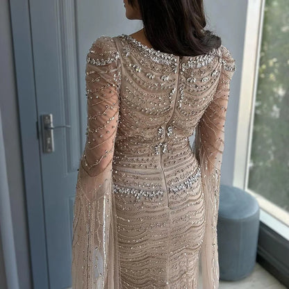 Luxuriöses perlenbesetztes Karamell-Abendkleid mit Cape-Ärmeln LA72604