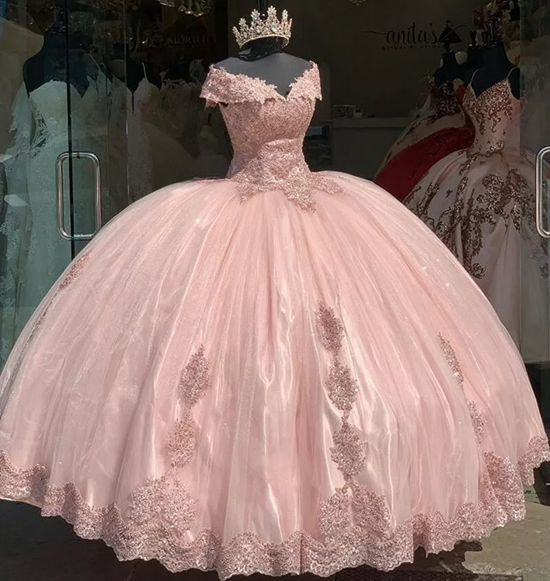 Süßes Rosa Off The Shoulder Tüll LaceAppliques Ballkleid Quinceanera Kleid Y7728