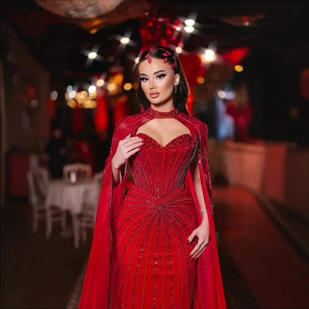Rotes luxuriöses Abendkleid im Meerjungfrauenstil mit Perlen und Cape-Ärmeln LA72811A