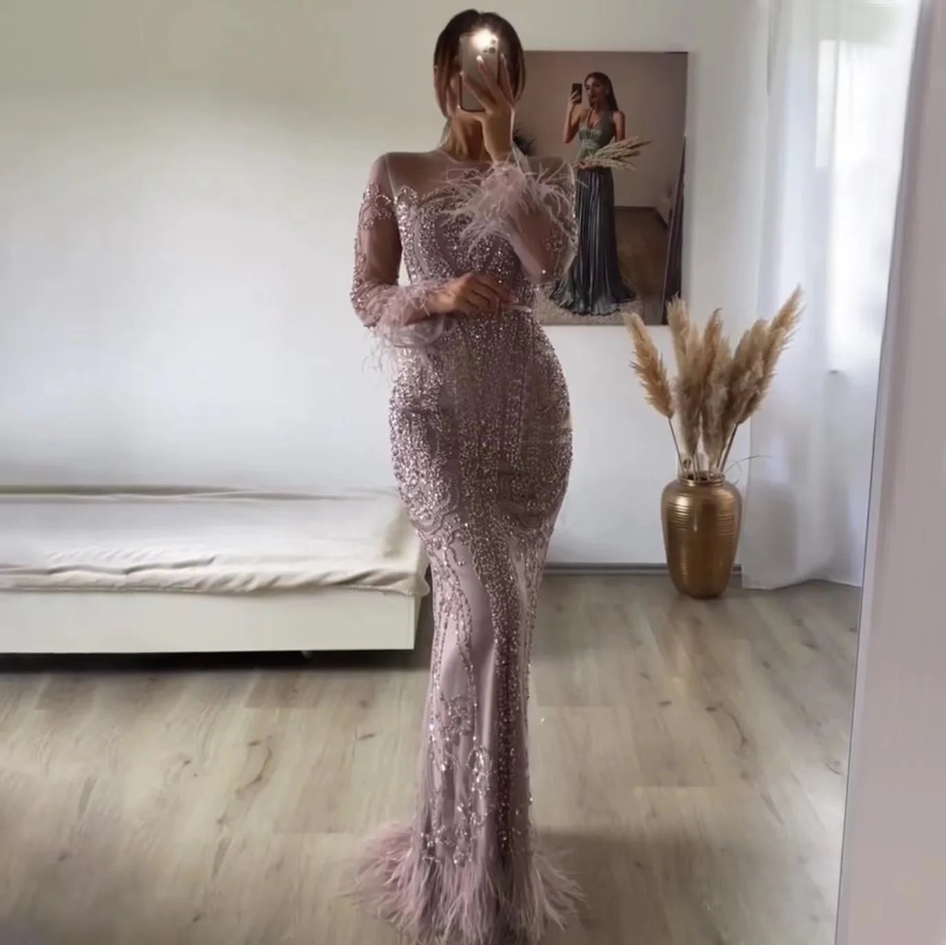 Vestidos de noche de lujo estilo sirena de Dubái, con plumas y cuentas azules de manga larga, 2025 LA60932 