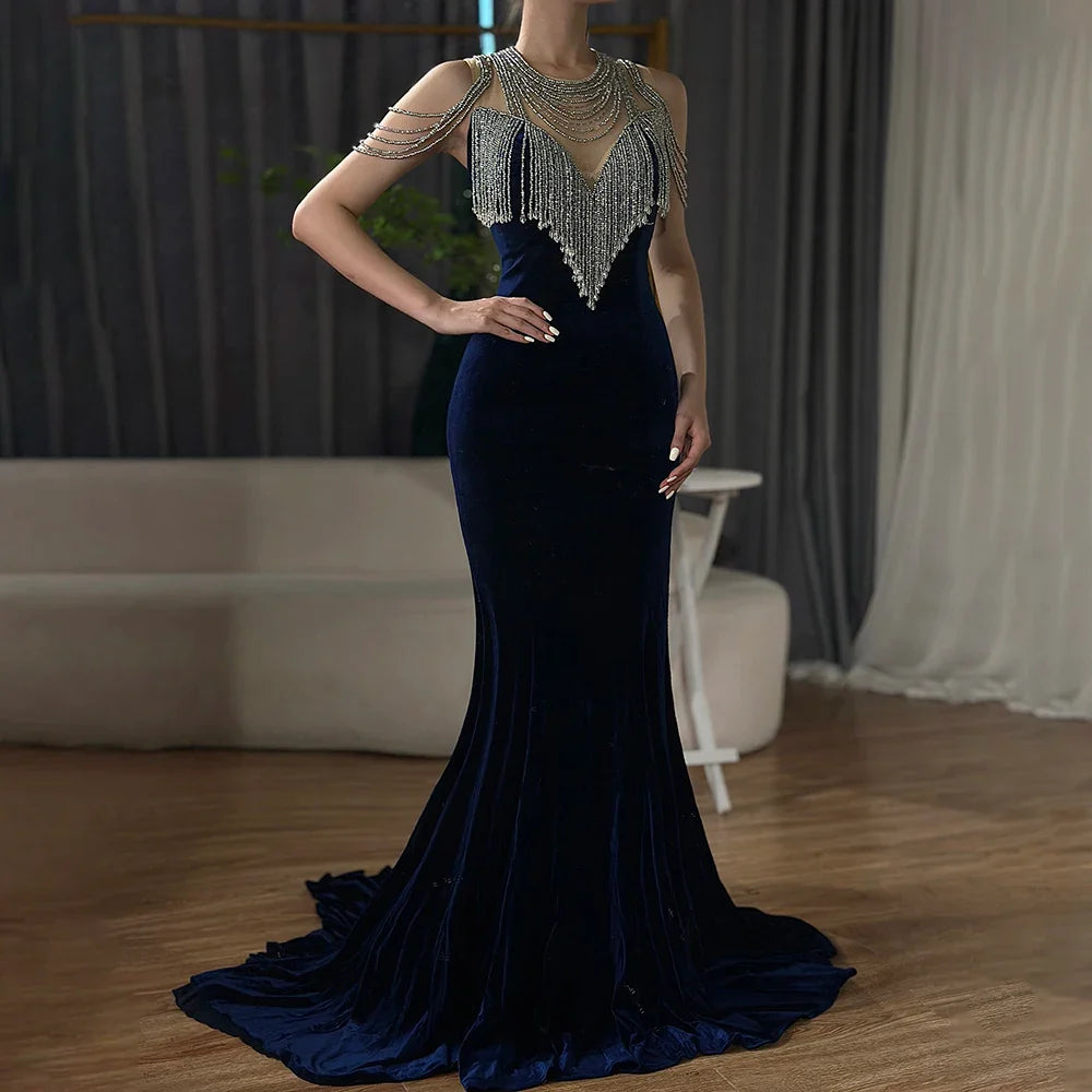 En oferta, sin devolución ni reembolso. Oferta 2025. Vestidos de noche de sirena sin mangas con borlas y cuentas. Nuevos vestidos de noche elegantes y sexys de terciopelo rojo LA6586. 