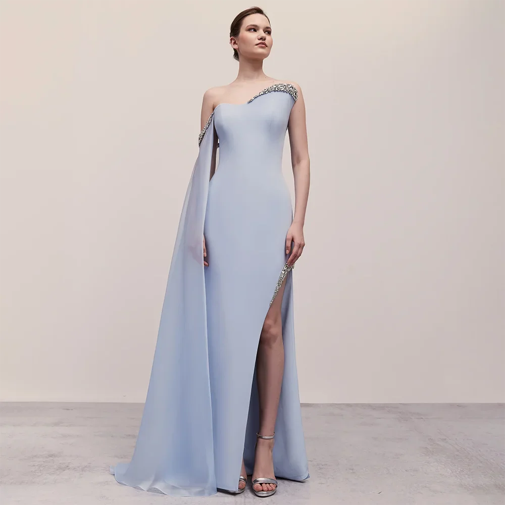 Blaues Satin-Meerjungfrauen-Abendkleid mit einer Schulter und Perlenbesatz im Cape-Stil, Partykleid für Damen mit hohem Schlitz LA72504 