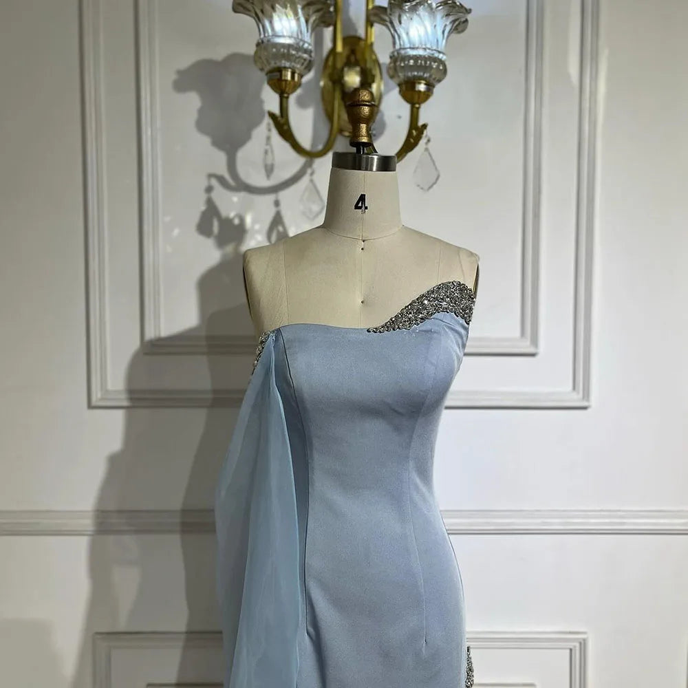 Blaues Satin-Meerjungfrauen-Abendkleid mit einer Schulter und Perlenbesatz im Cape-Stil, Partykleid für Damen mit hohem Schlitz LA72504 