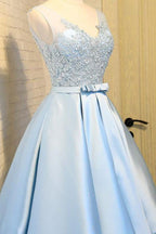 Vestidos de fiesta de bienvenida azules de corte A, princesa, escote en V, espalda descubierta y apliques
