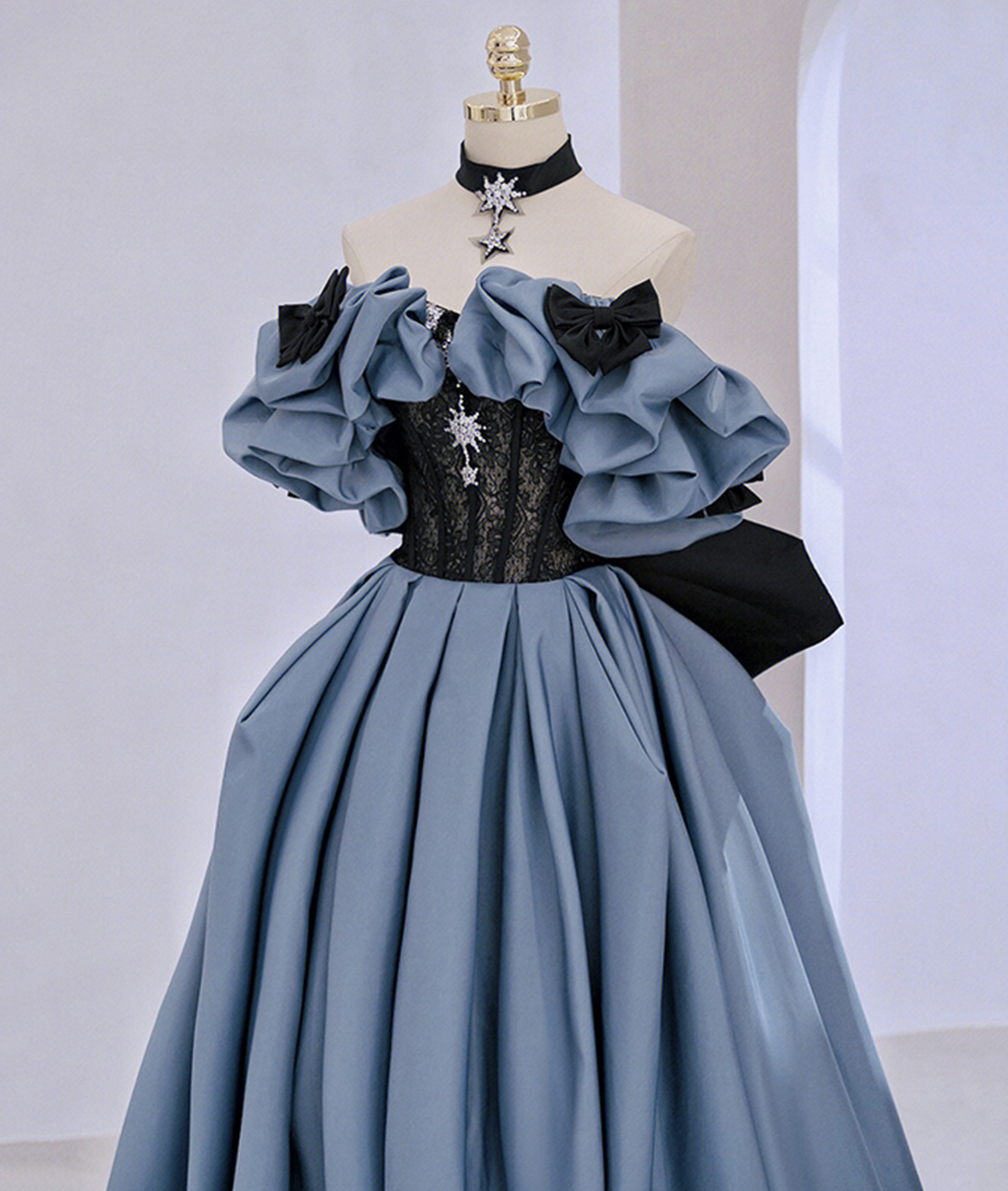 Schulterfreies langes Ballkleid aus Satinspitze, blaues Abendkleid Y2619