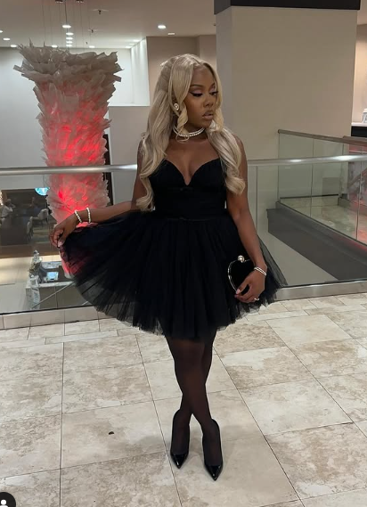 Vestido de fiesta corto de tul con escote corazón negro, corte A, Y7923