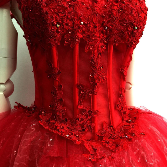 Bezauberndes rotes Sweetheart-Ausschnitt-Kleid aus glänzendem Tüll mit schulterfreiem, kurzem Homecoming-Kleid, rotes Partykleid Y1212