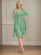 Vestido de madre de la novia de gasa con encaje, escote redondo, ilusión, largo hasta la rodilla, con volantes en cascada y lentejuelas