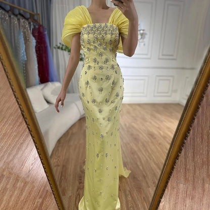 Luxuriöses gelbes Abendkleid mit Perlen und Cape LA72756