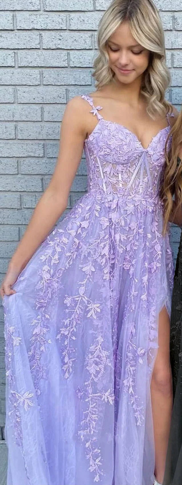 erene Hill 2025 Arabisches lila A-Linie Spaghettiträger Langes Spitzen-Ballkleid mit Schlitz LA72692 