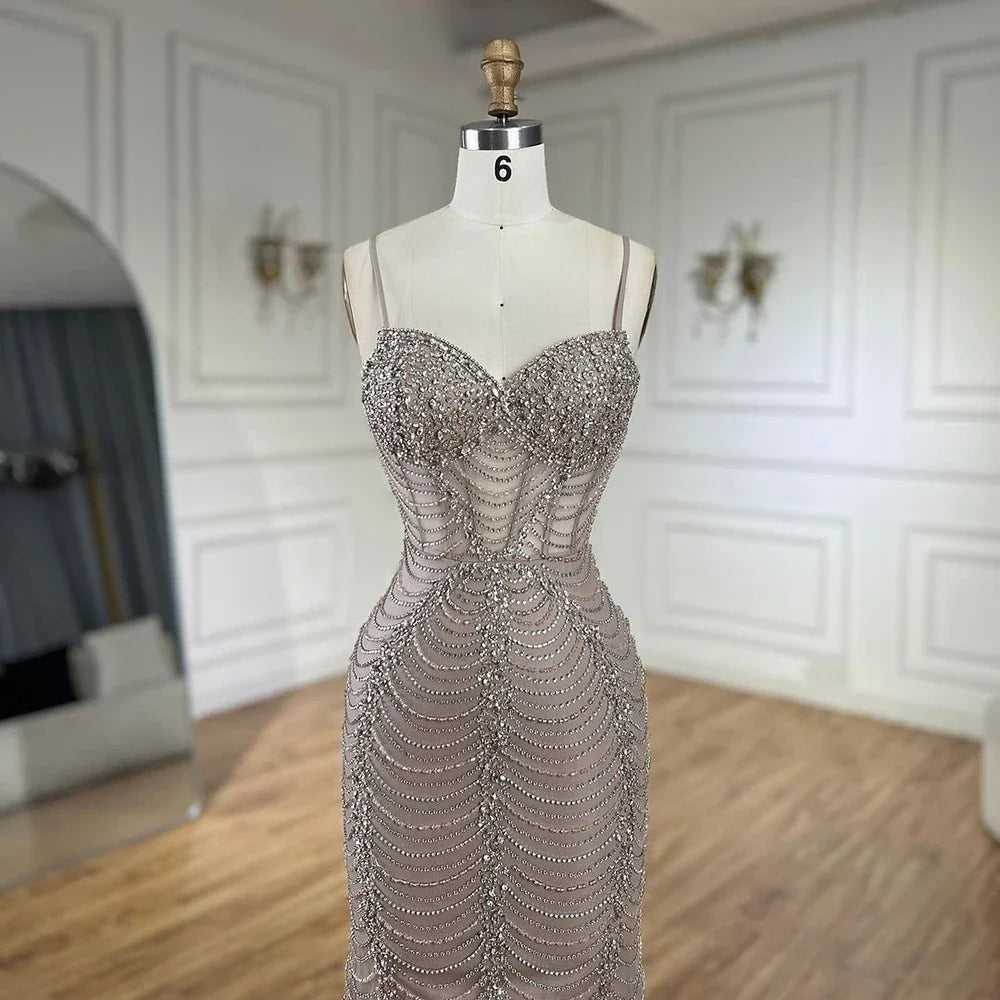 2025 Arabisches Karamell-Spaghettiträger-Meerjungfrau-Abendkleid mit Perlenbesatz für Damenparty LA72645 
