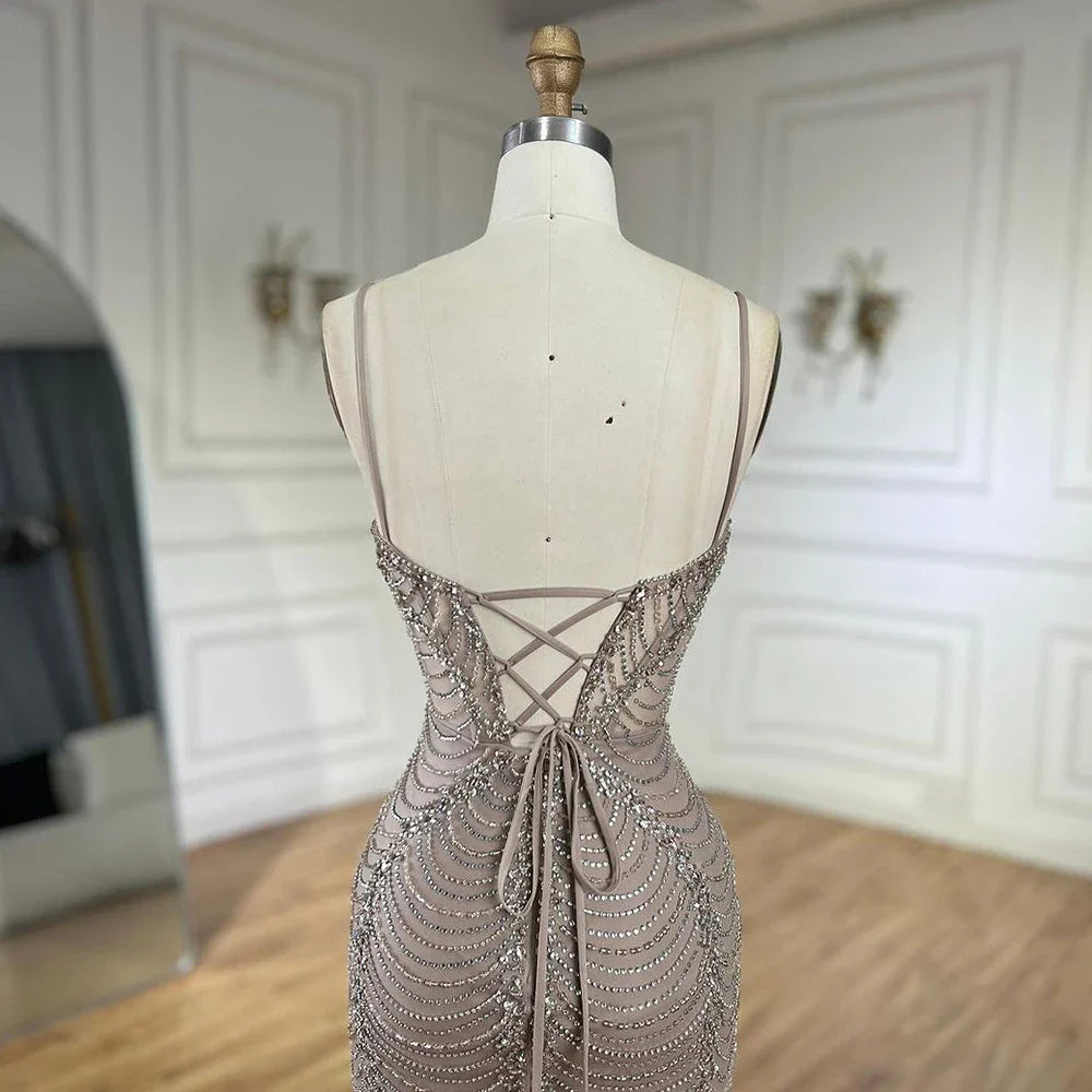 2025 Arabisches Karamell-Spaghettiträger-Meerjungfrau-Abendkleid mit Perlenbesatz für Damenparty LA72645 
