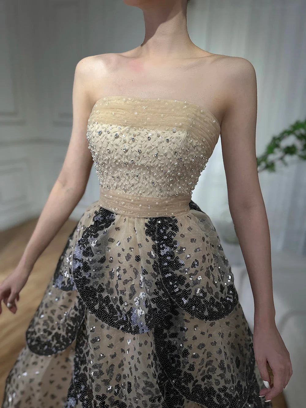 Luxuriöses schwarz-weißes Ballkleid Dubai Abendkleid LA72505A 