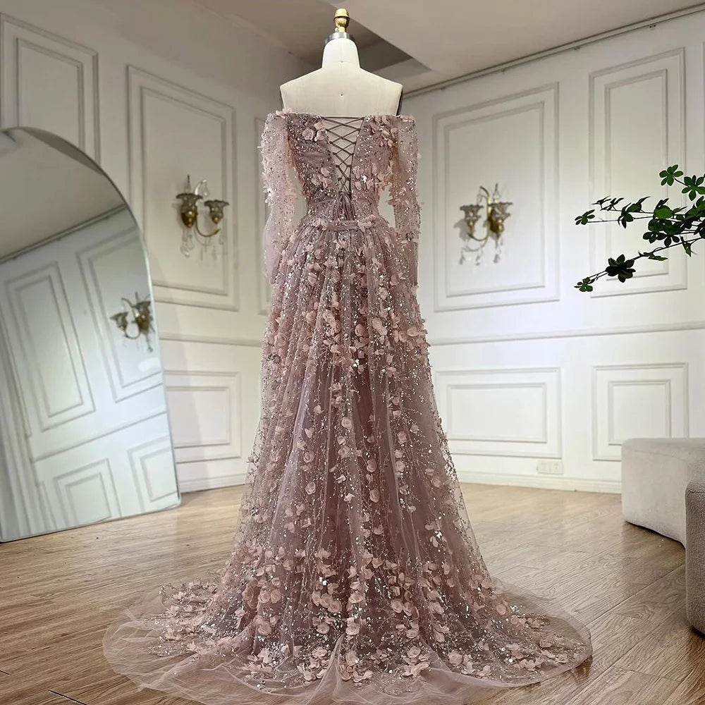 Elegante vestido de noche de lujo con flores 3D en color rosa y sobrefalda LA72641