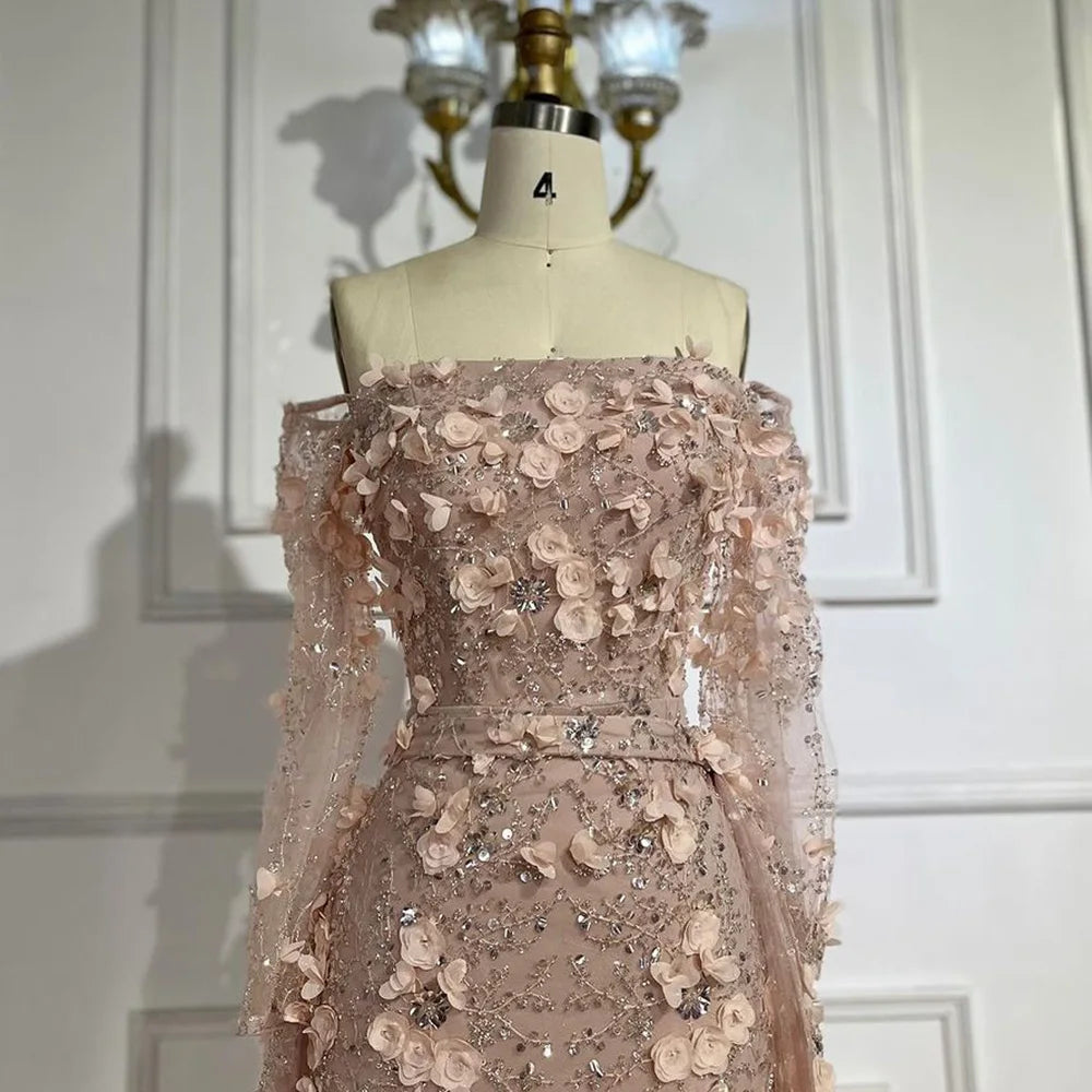 Elegante vestido de noche de lujo con flores 3D en color rosa y sobrefalda LA72641