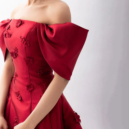 Elegantes schulterfreies rotes Abendkleid mit 3D-Blumen LA72778