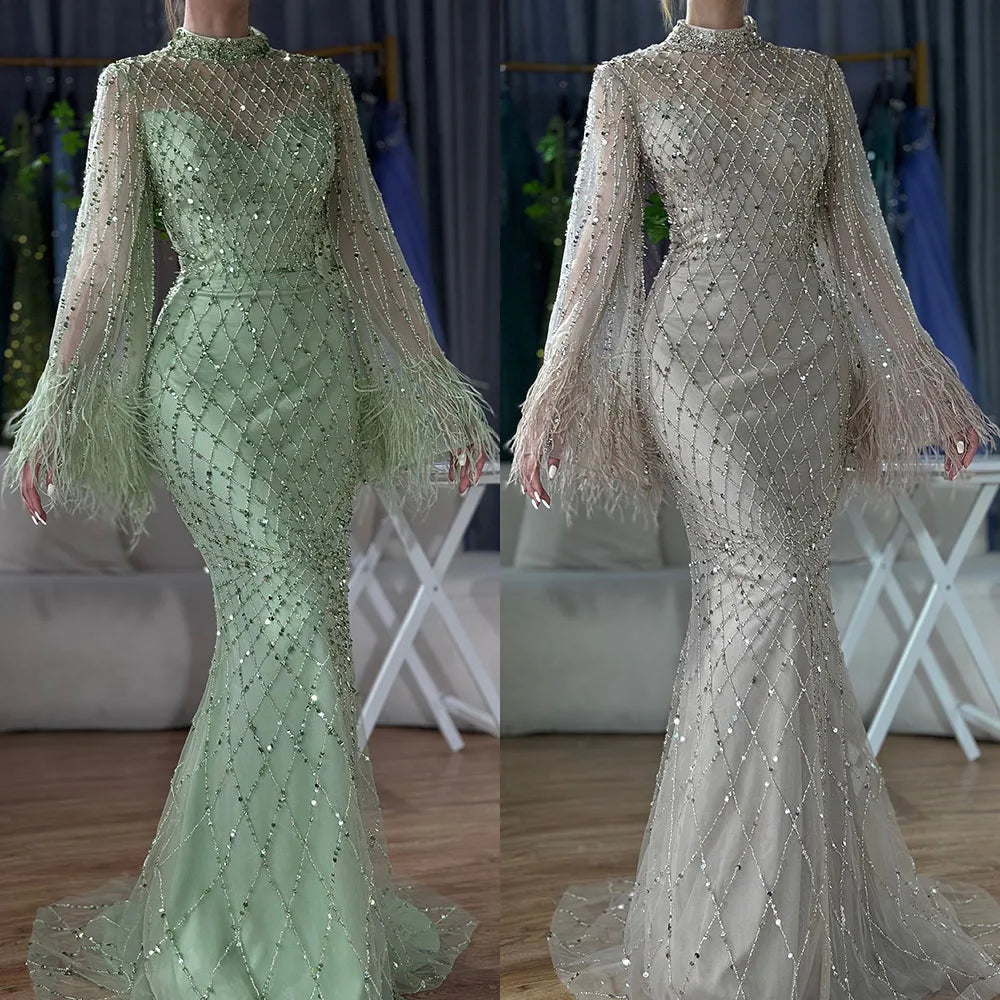 Luxuriöses Abendkleid mit Perlen und Federn in Salbeigrün mit langen Ärmeln LA72394A