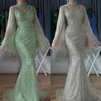 Luxuriöses Abendkleid mit Perlen und Federn in Salbeigrün mit langen Ärmeln LA72394A