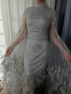 Vestido de noche de sirena gris plateado con mangas estilo capa, plumas y cuentas, largo hasta los tobillos, para ocasiones formales, LA72747 