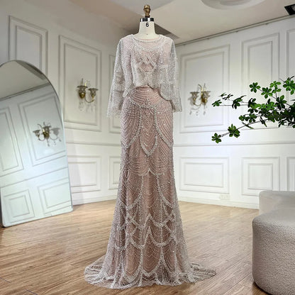 Luxuriöses, perlenbesetztes, zweiteiliges Abendkleid in Nude LA72462