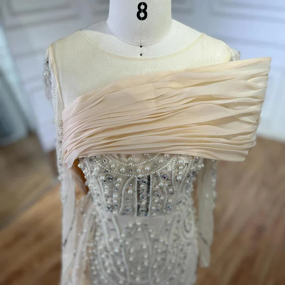 Vestido de noche de sirena con cristales color piel y sobrefalda de manga larga LA72348