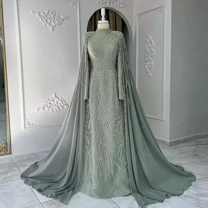 Luxuriöses muslimisches Abendkleid in Salbeigrün mit Cape und langen Ärmeln LA72413 