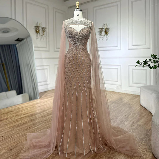 Vestido de noche árabe color piel con cuentas y mangas estilo capa LA72814