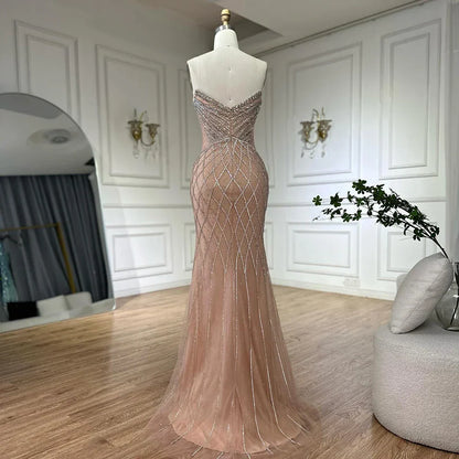 Vestido de noche árabe color piel con cuentas y mangas estilo capa LA72814