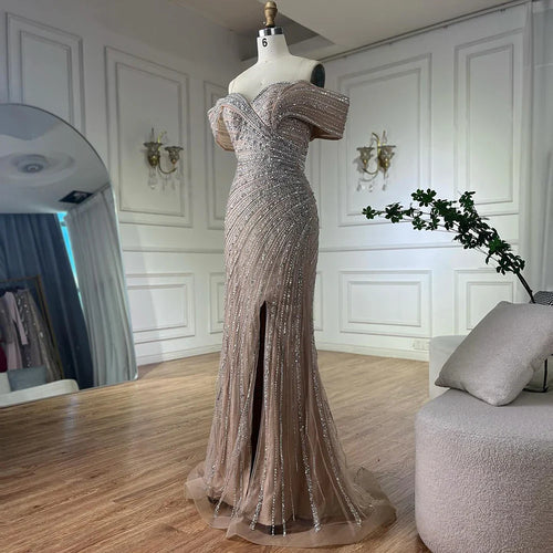 2025 Arabisches silbernes hautfarbenes Meerjungfrau-Abendkleid mit Perlen und Schlitz für formelle Anlässe Saudi LA72481A 