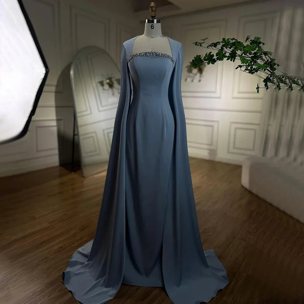 Elegante vestido de noche de sirena azul con mangas estilo capa LA72200