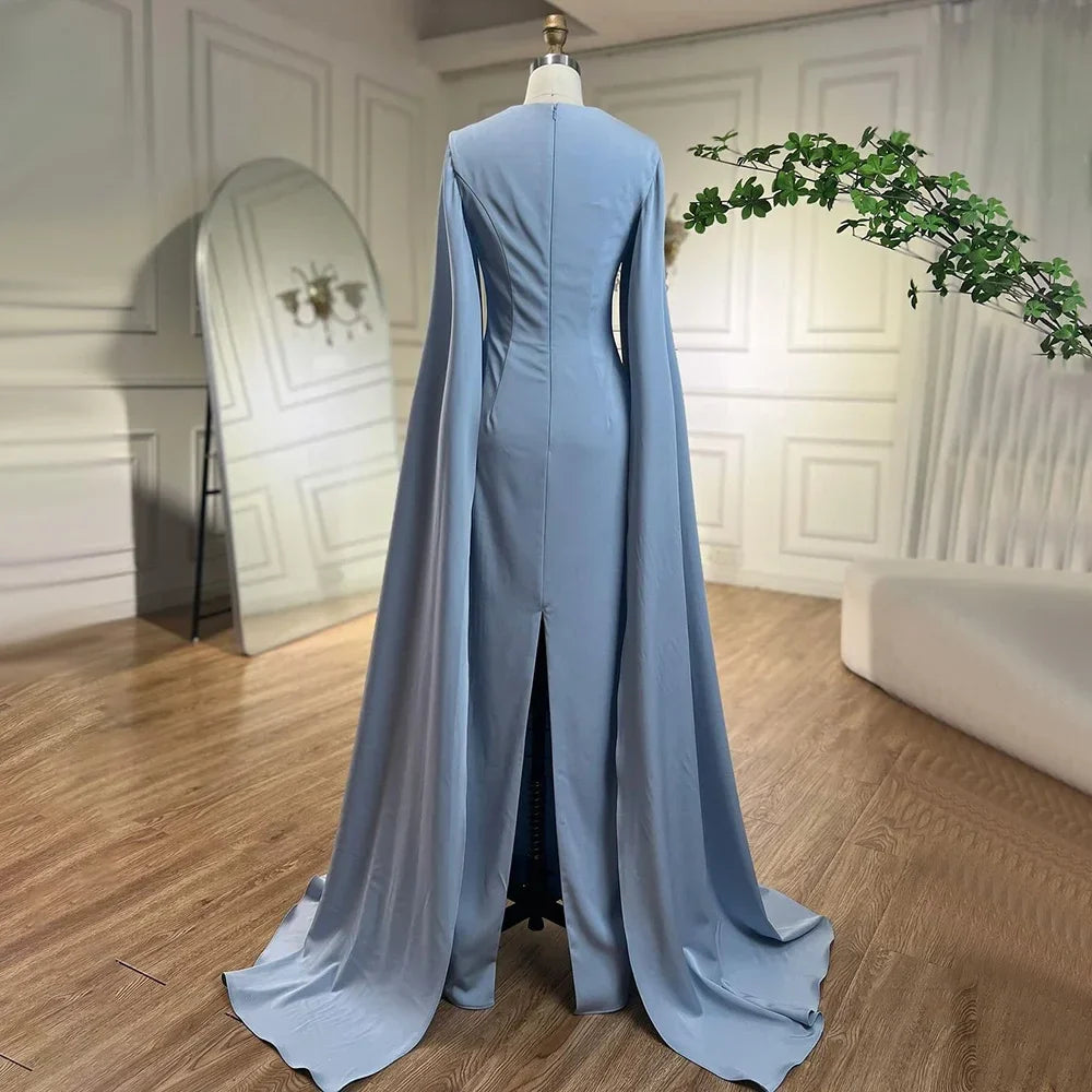 Elegante vestido de noche de sirena azul con mangas estilo capa LA72200